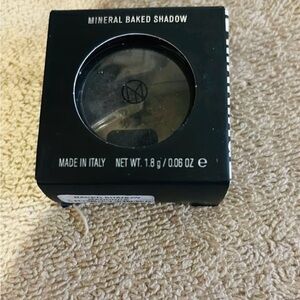 IL Makiage:Mineral Baked Shadow in Black